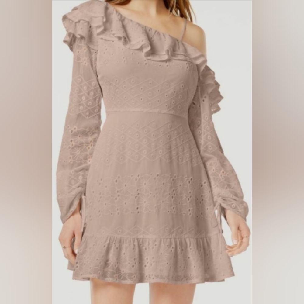 Astr The Label Beige Ruffled Eyelet Off The Shoulder Dress Size Medium